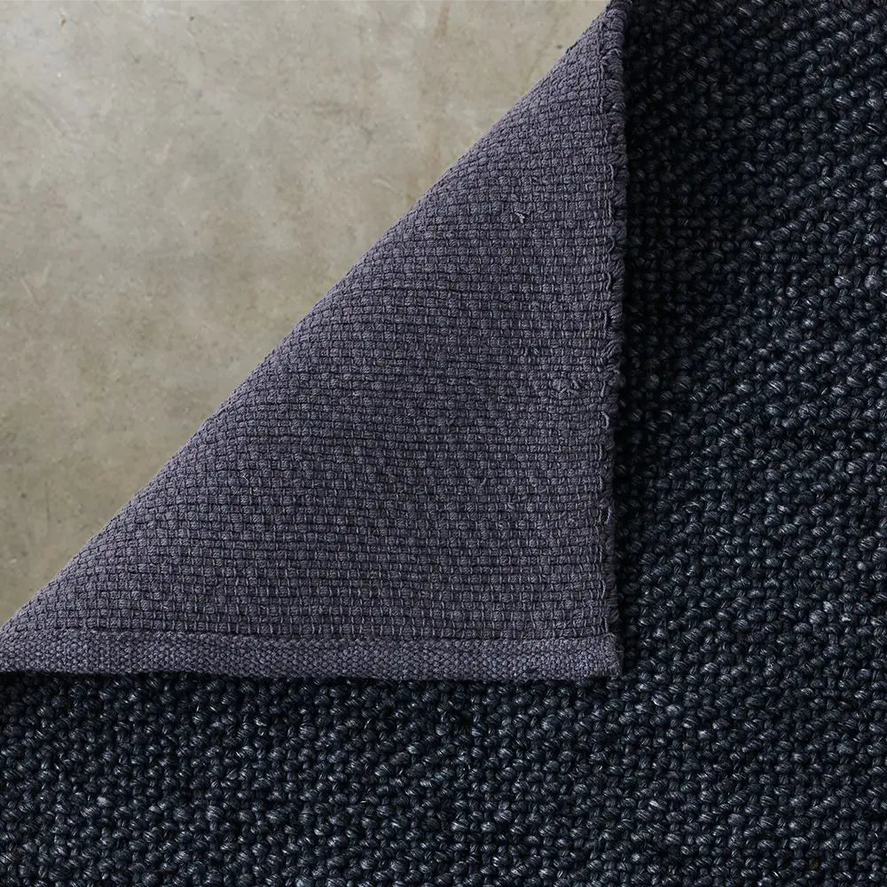 Sherah Rug - Navy: Timeless elegance for your home