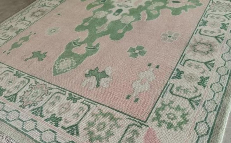 Handmade Oushak Wool Rug: Muted Pink & Brown - Vintage Turkish Design