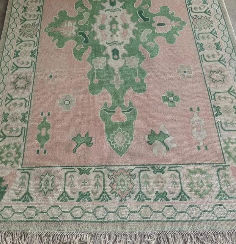 Handmade Oushak Wool Rug: Muted Pink & Brown - Vintage Turkish Design