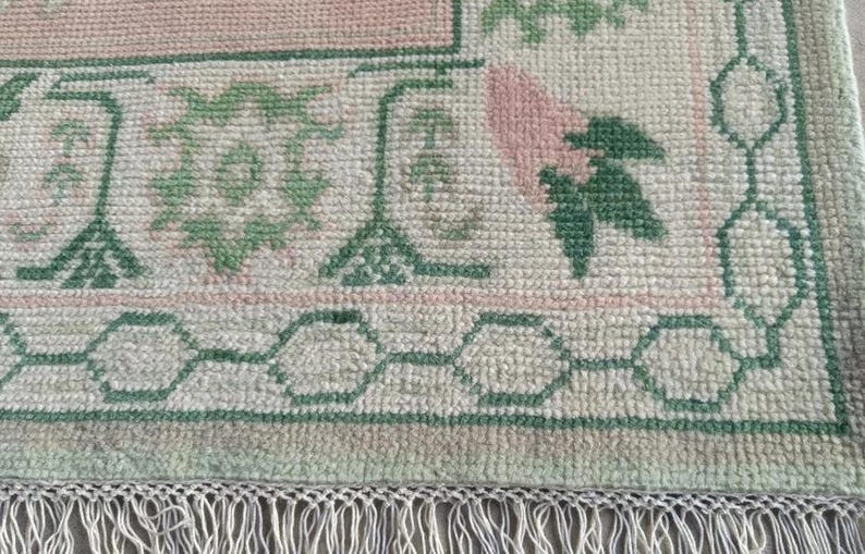Handmade Oushak Wool Rug: Muted Pink & Brown - Vintage Turkish Design