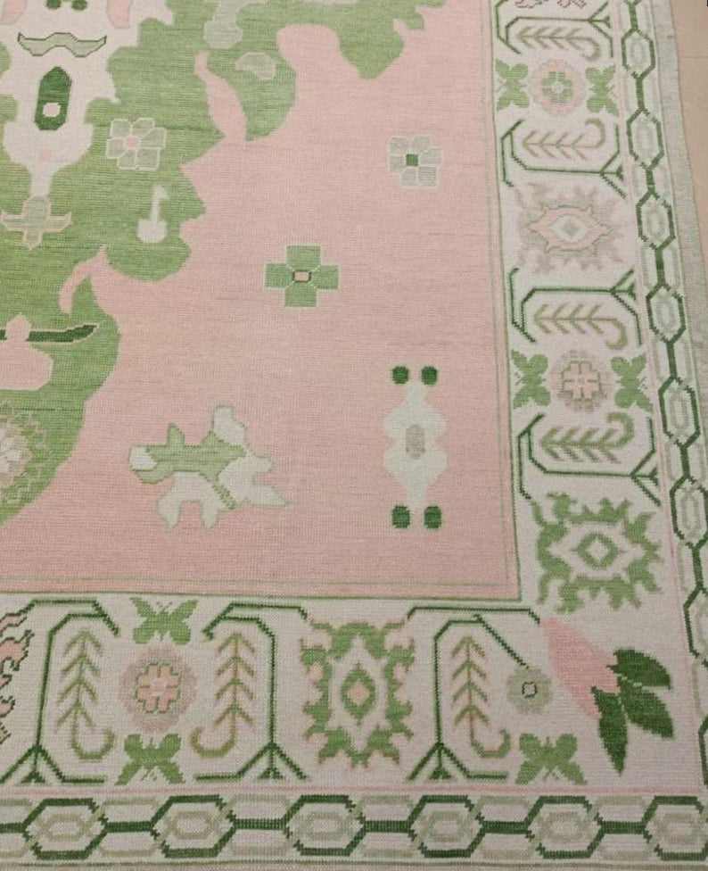 Handmade Oushak Wool Rug: Muted Pink & Brown - Vintage Turkish Design