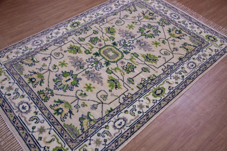 Hand Knotted Ivory Oushak Wool Rug - Floral Medallion